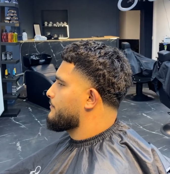 Coupe dégradé avec barbe