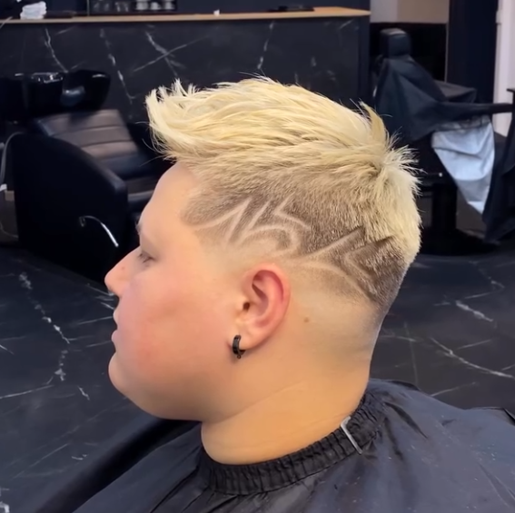 Coupe blonde stylée